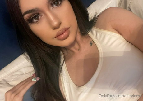 Alaston vuotanut OnlyFans-kuva Itsazaleaxo