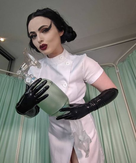 Foto nua vazada do OnlyFans de Empress Poison