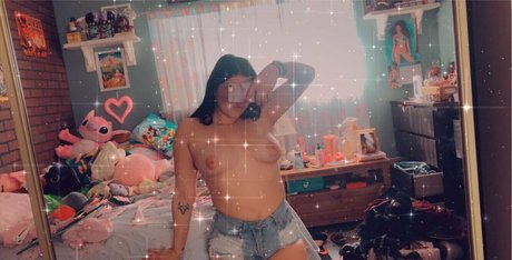 Naakte gelekte OnlyFans-foto van Vampaliciousss