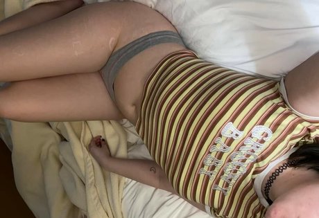 Обнаженная фотография утечки OnlyFans от Lilac Lullaby