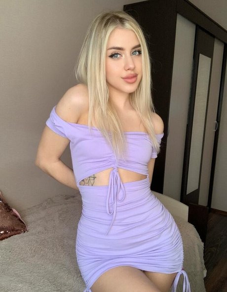 Eva Holiday