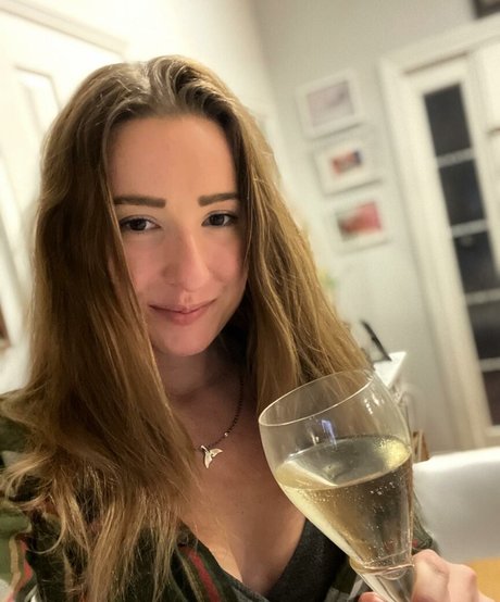 Обнаженная фотография утечки OnlyFans от Krisea Marina