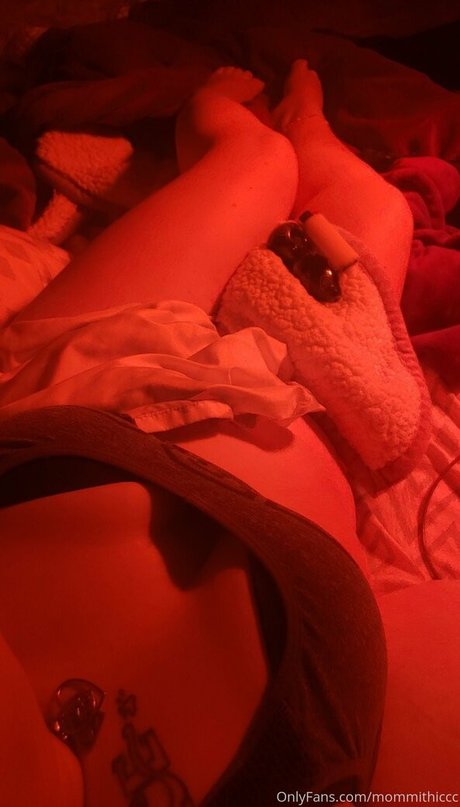Mommithiccc  nude leaked OnlyFans photo