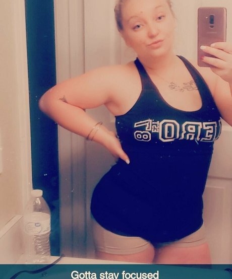 Naken läckt OnlyFans-bild av Mommithiccc