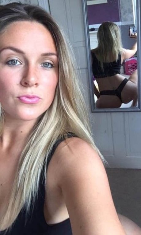 Naakte gelekte OnlyFans-foto van Beauavery