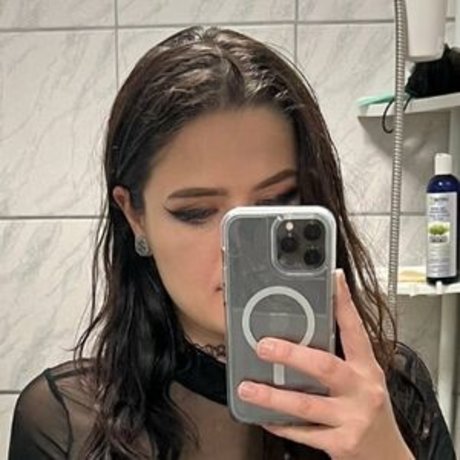 Alaston vuotanut OnlyFans-kuva Vixennan