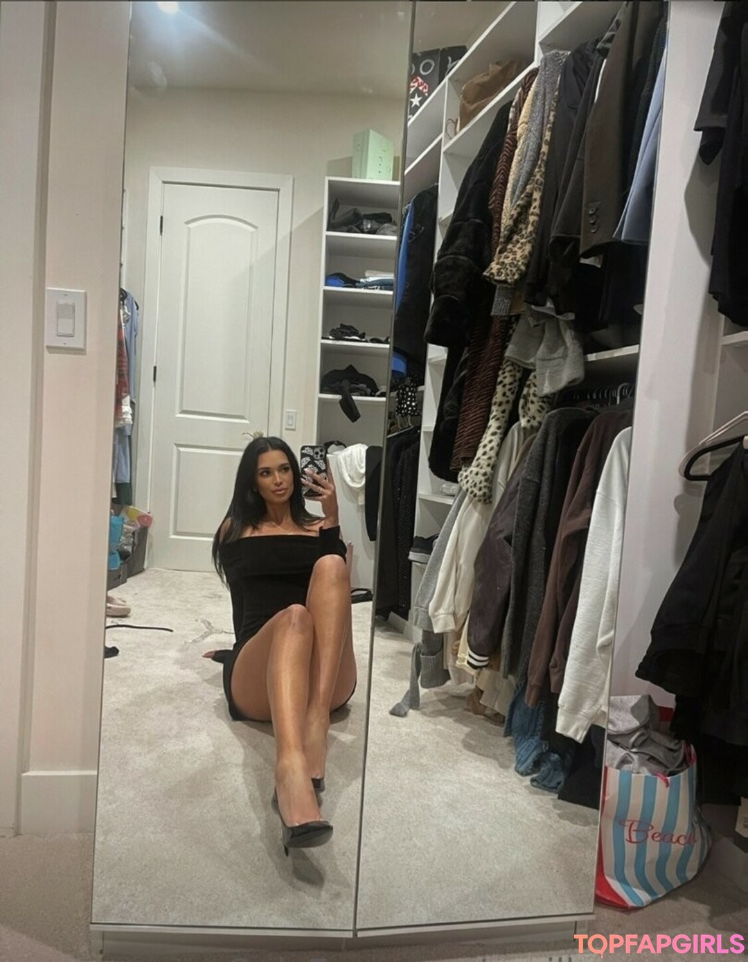 Naakte gelekte OnlyFans-foto van Aprillovegeary #6