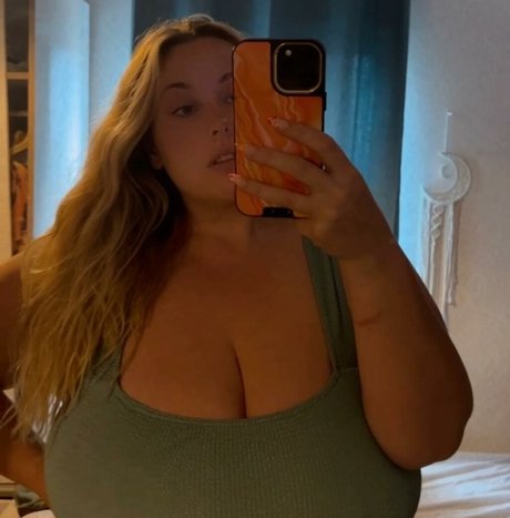 Foto desnuda filtrada de OnlyFans de Juiceefruitee