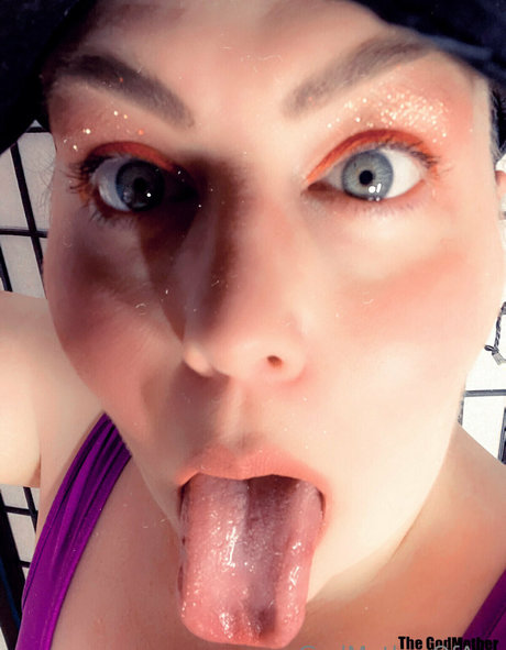 Alaston vuotanut OnlyFans-kuva Godmotherofassfree