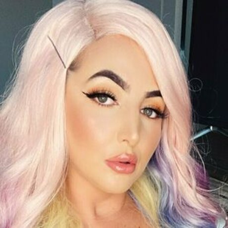 Alaston vuotanut OnlyFans-kuva Vallyxoxo