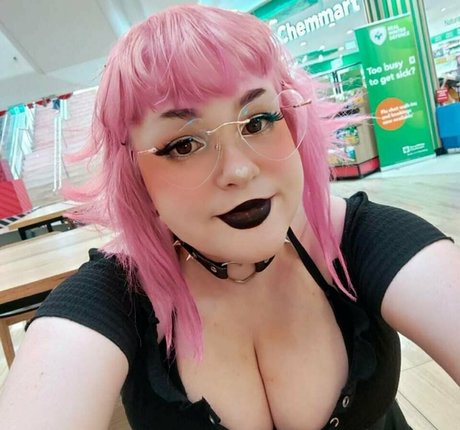 Naken läckt OnlyFans-bild av Twistedlittlefree