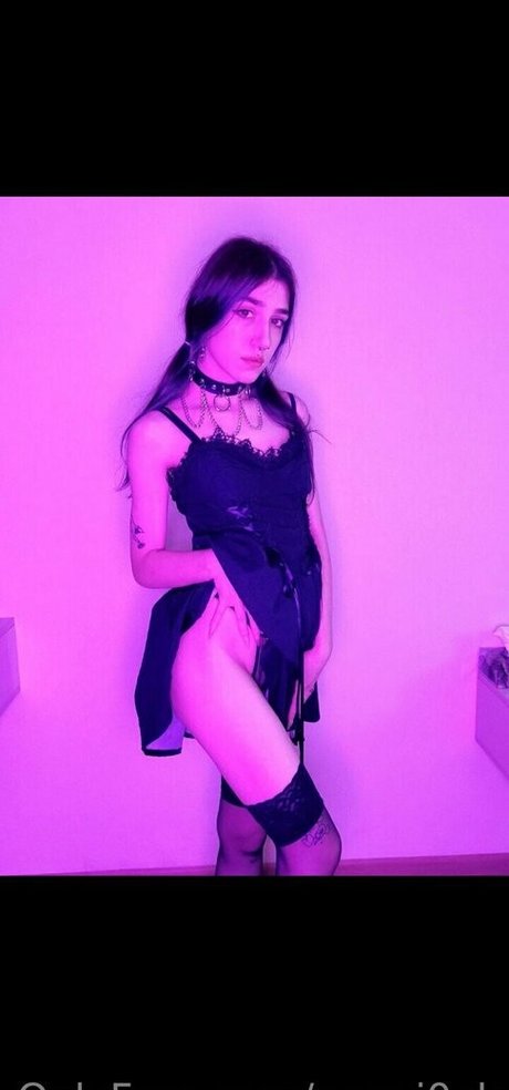 Naken läckt OnlyFans-bild av Angui0ok