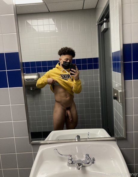 Nahá fotka uniklých OnlyFans od Bigmarvjr