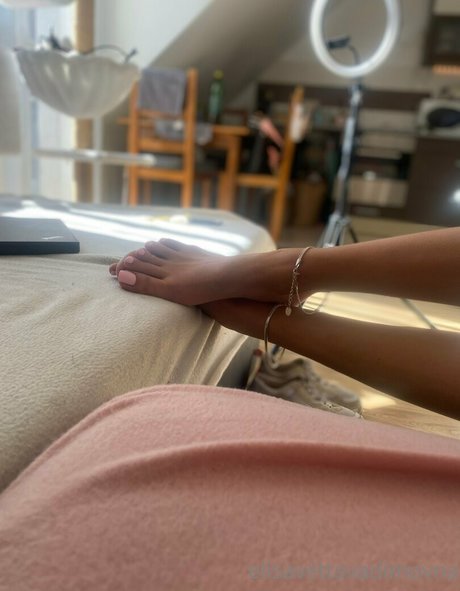 Naakte gelekte OnlyFans-foto van Yourelisen
