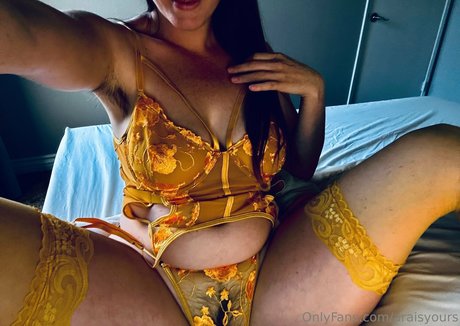 Nahá fotka uniklých OnlyFans od Araisyours