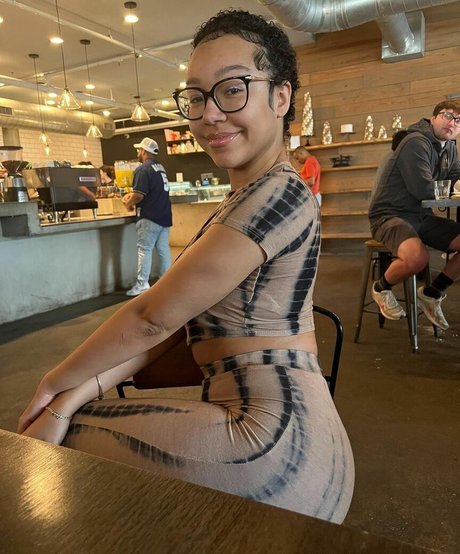 Caileneasely