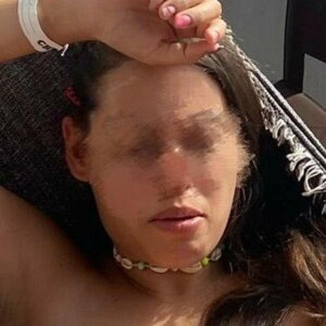 Naakte gelekte OnlyFans-foto van Any Peituda