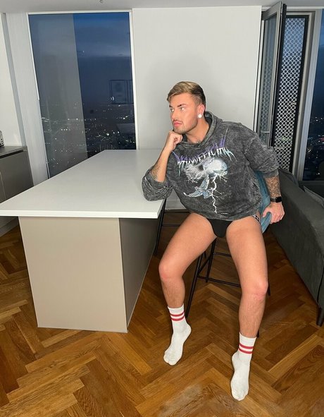 Naken läckt OnlyFans-bild av Blondedan