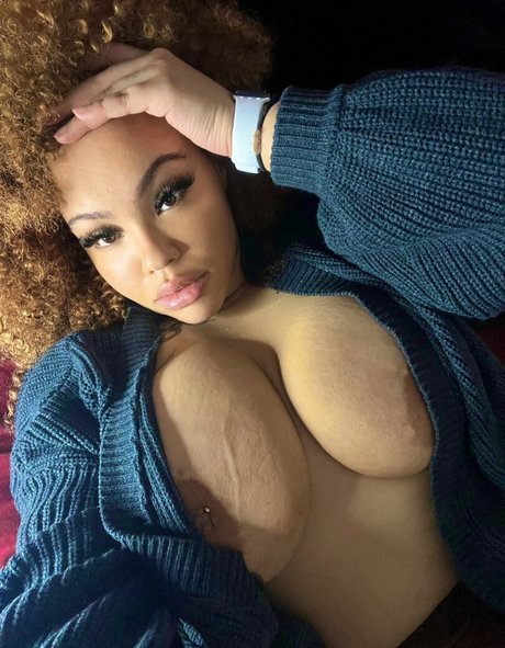 Nacktes geleaktes OnlyFans-Foto von Teeee
