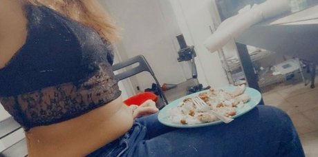 Ellaeating