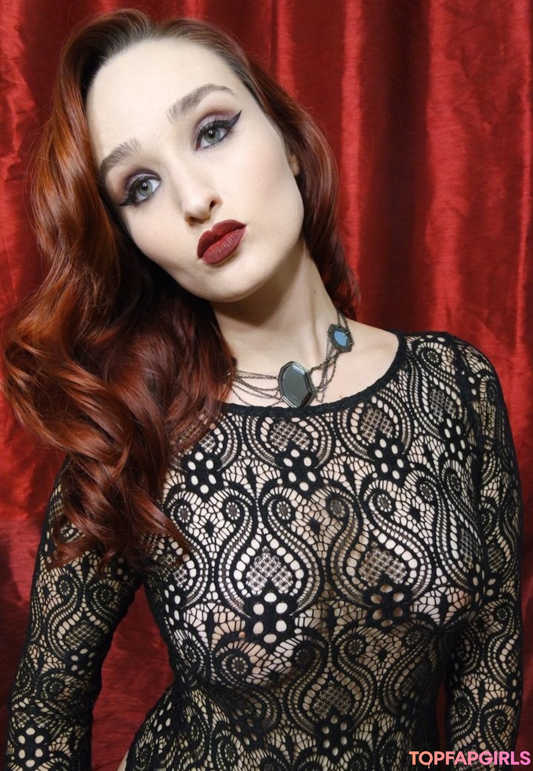Naken lekkede OnlyFans-bilde av Alexandria The Red #1049
