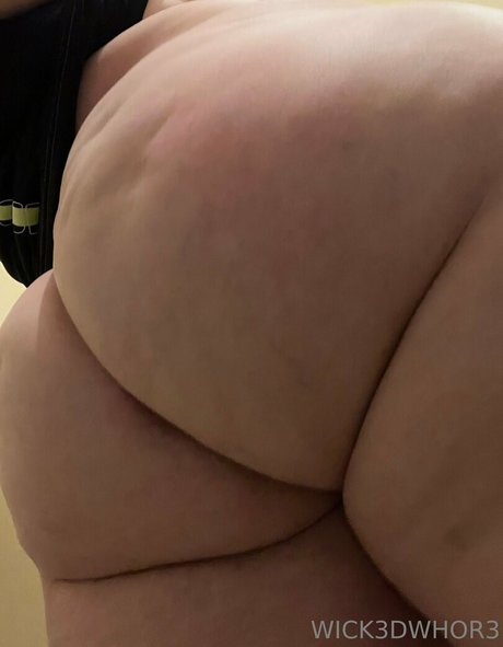 Alasti lekkinud OnlyFans-i pilt Wick3dwhor3