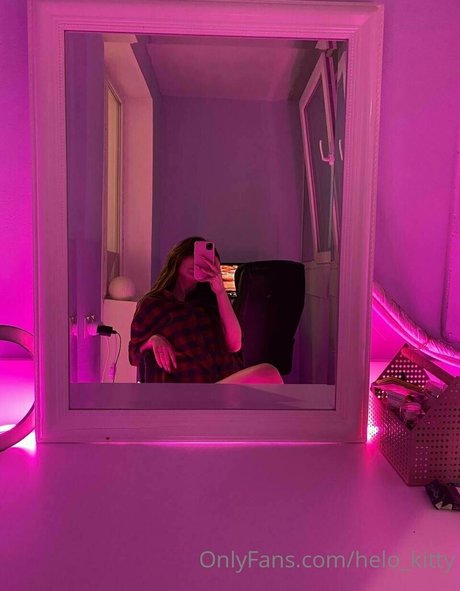 Nahá fotka uniklých OnlyFans od Helokitty