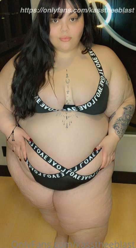 Naken lekkede OnlyFans-bilde av Kasstheeblast