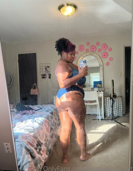 Bustyebonyslxt