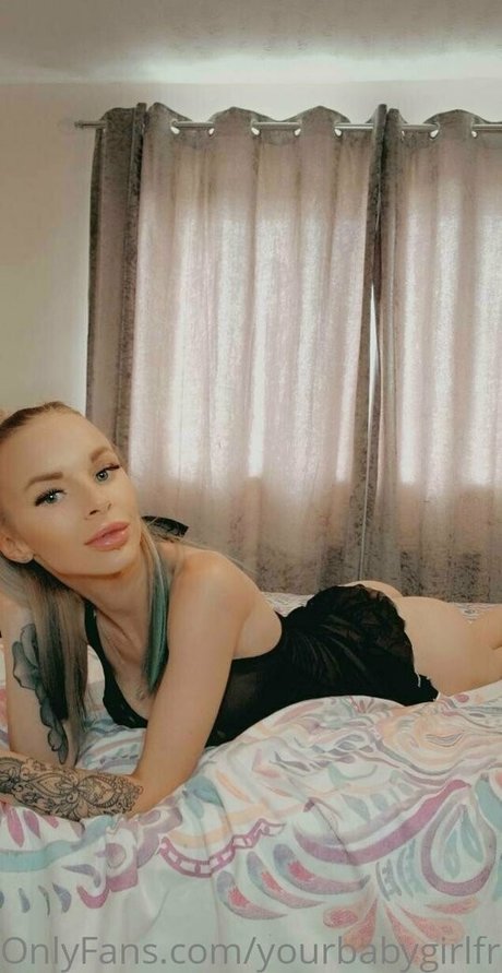 Naken läckt OnlyFans-bild av Cousinskissing