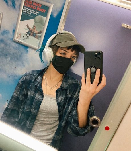 Naken läckt OnlyFans-bild av Alvieonline