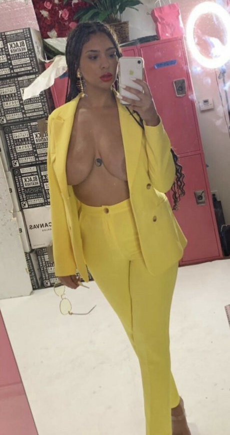 Naken läckt OnlyFans-bild av Annamarie Sarai