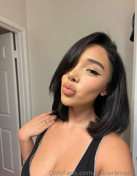 Обнаженная фотография утечки OnlyFans от Kiara Marie