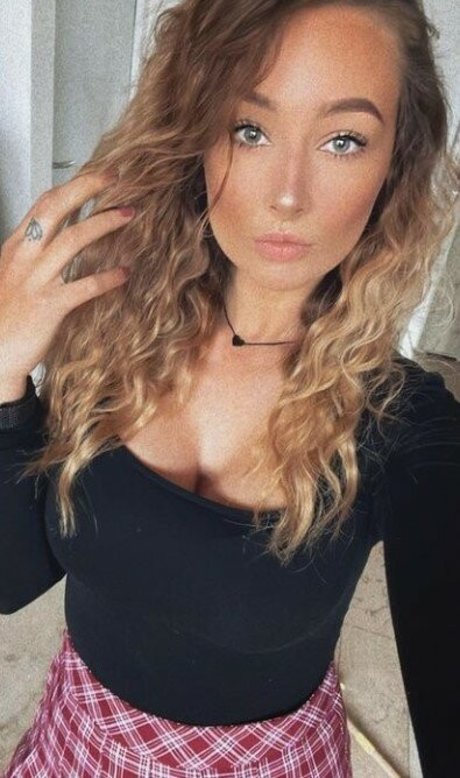Lizzzyfox OnlyFansリークヌード写真