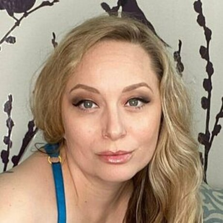 Nahá fotka uniklých OnlyFans od Aidenstarr