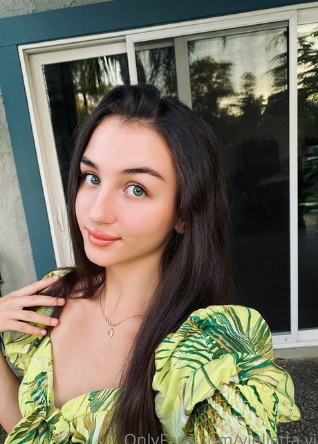 Naakte gelekte OnlyFans-foto van Violiettavi