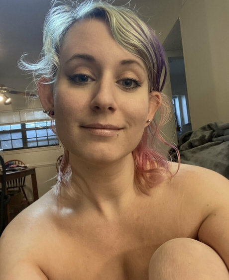 Nacktes geleaktes OnlyFans-Foto von Peachesisastonedfruit2