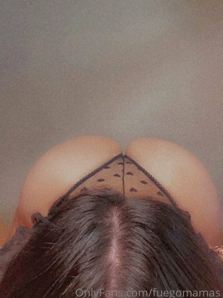 Foto di nudo di fuga di OnlyFans di Fuegomamas