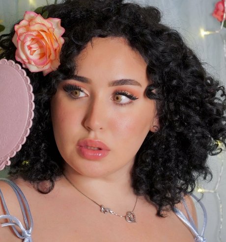 Naken läckt OnlyFans-bild av Tana Habibi