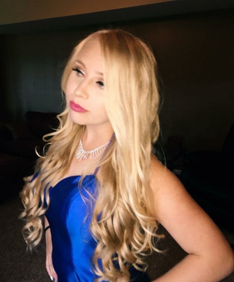 Nahá fotka uniklých OnlyFans od Rhiannon C