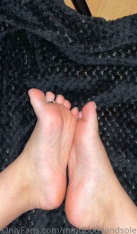 Alaston vuotanut OnlyFans-kuva Mindbodyandsole