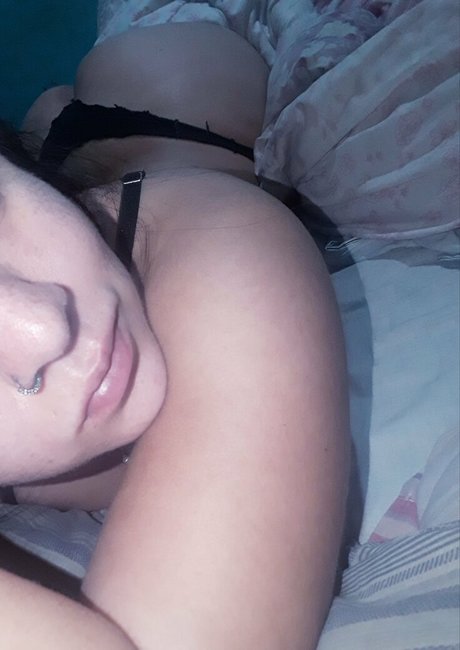 Naken läckt OnlyFans-bild av Titil