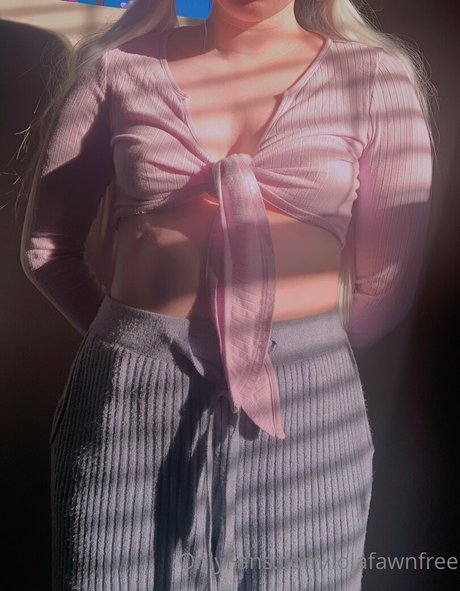 Naken lekkede OnlyFans-bilde av Lolafawnfree