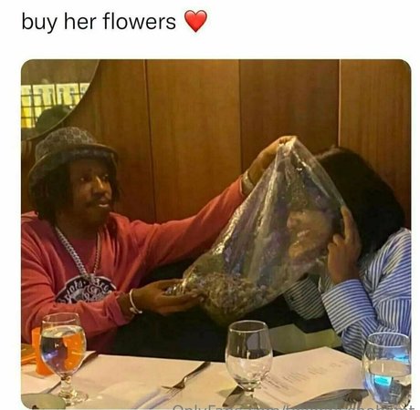 Twogirlsoneblunt