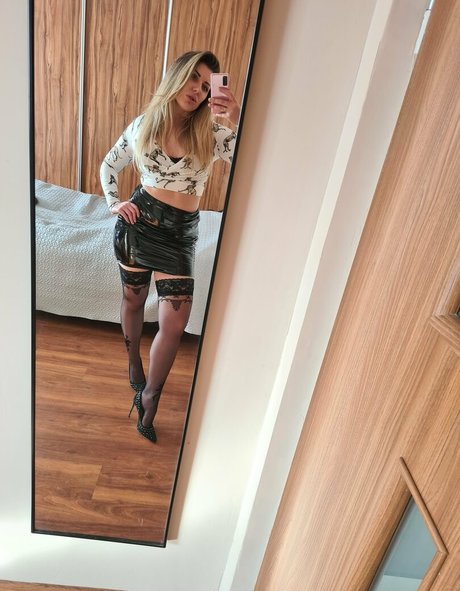 Naken läckt OnlyFans-bild av Polishloca