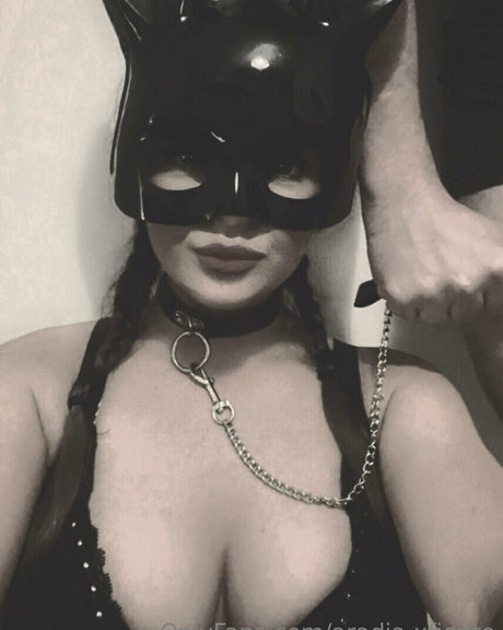 Foto di nudo di fuga di OnlyFans di Aradiaxfiento