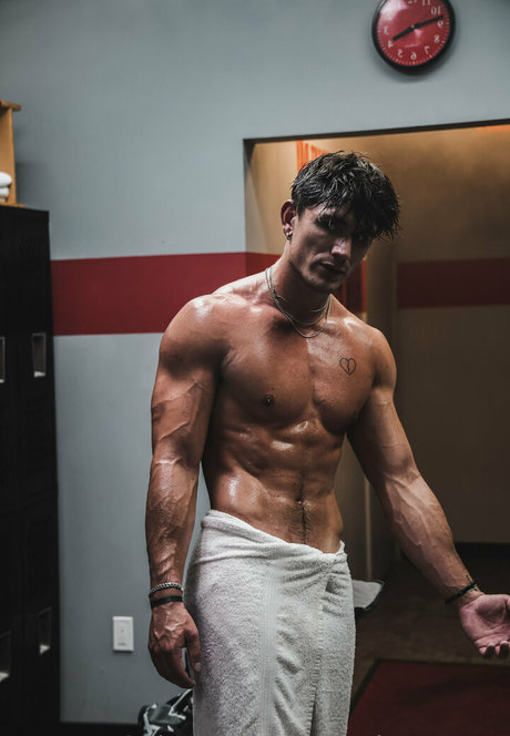 Naakte gelekte OnlyFans-foto van Jacobsavagee