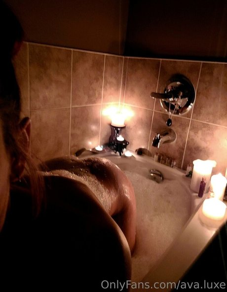 Naken lekkede OnlyFans-bilde av Avaluxe