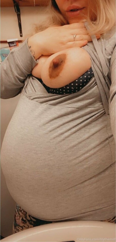 Lilythemilf  nude leaked OnlyFans photo