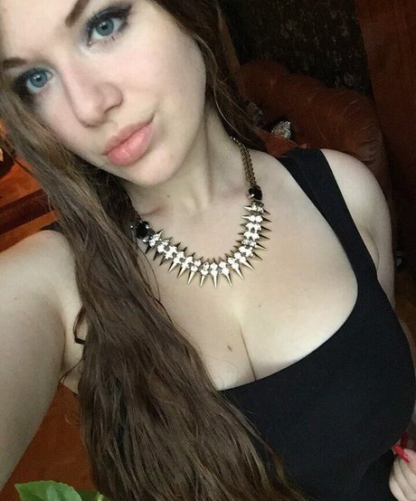 Nahá fotka uniklých OnlyFans od Sasha Shtern